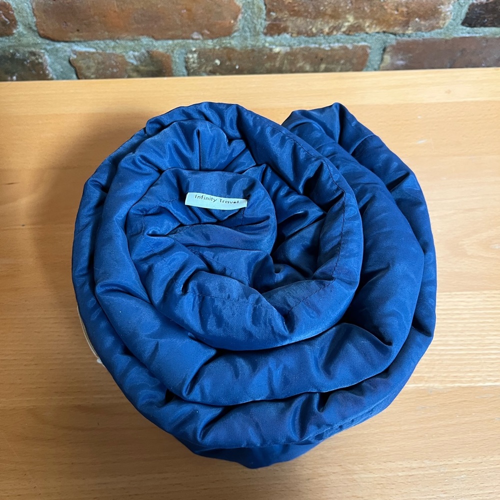 Infinity Travel Pillow (Navy Blue)